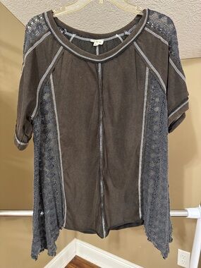 POL Brown Short Sleeve Tunic with Gray Crochet Panels